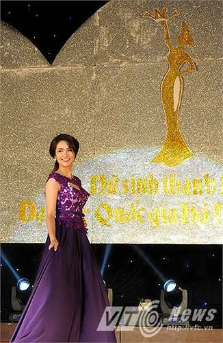 Trong phần thi cuối cùng, phần thi Ứng xử, thí sinh Lê Việt Hà (SBD 115) đã xuất sắc trả lời câu hỏi của BGK, vượt qua 15 ứng viên tài năng khác và trở thành Nữ sinh thanh lịch ĐH Quốc gia Hà Nội 2015.