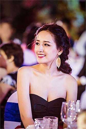 Vử quyến rũ hút hồn của Mai Phương Thúy.