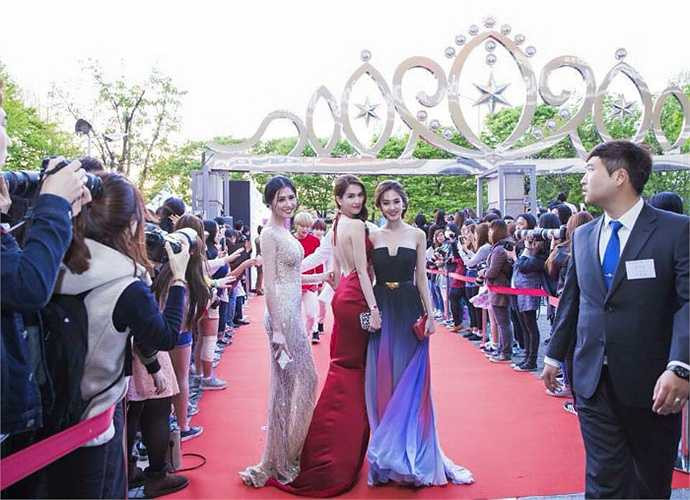 'Nữ hoàng bikini' là giải thưởng của Hiệp hội người mẫu Hàn Quốc, nằm trong khuôn khổ đêm trao giải Asia Model Awards (Liên hoan người mẫu châu Á)