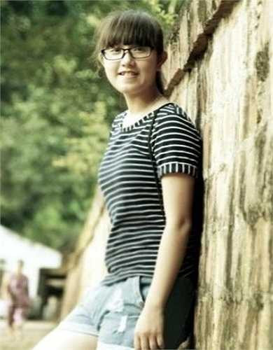 Cô bạn lai Tây xinh đẹp này là Phan Thanh Uyên Thương hiện đang học lớp 10C4, trường THPT Lê Quý Đôn - Tam Kỳ - Quảng Nam. 