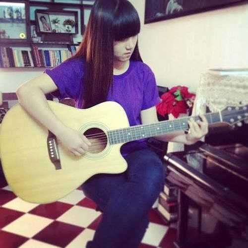 Sở thích của Thương là đi du lịch và chơi thể thao. Thương còn có sở trường là hát và chơi các loại nhạc cụ như piano,guitar, drum, 