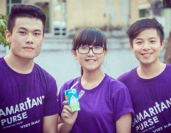 Cô bạn lai Tây cũng thường xuyên tham gia các chương trình nghệ thụât của trường và của thành phố tổ chức.