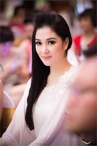 Sau thời gian học tập tại nước ngoài, Nguyễn Thị Huyền xuất hiện trở lại tại nhiều sự kiện giải trí.