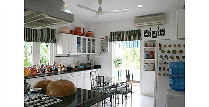 Phòng bếp và phòng ăn của người đep vô cùng tiện nghi.
