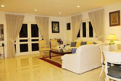 Phòng khách sang trọng của Diễm My.