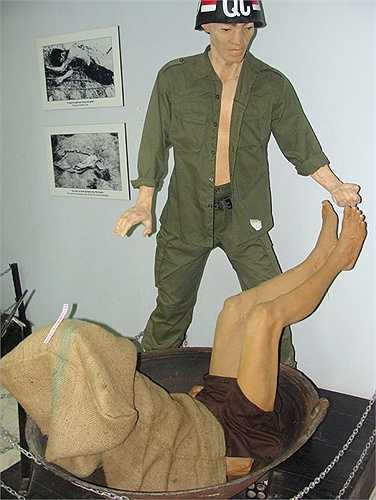 Màn luộc tù nhân trong vạc dầu có lẽ chỉ có ở thời Trung cổ kinh hoàng của châu Âu được áp dụng phổ biến ở Phú Quốc.