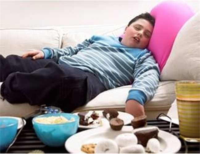 10. Thời điểm đi ngủ là lúc hệ tiêu hóa của bạn cần được nghỉ ngơi. Nếu bạn ăn tối muộn sẽ gây sức nặng lên dạ dày và hệ tiêu hóa của bạn, khiến chúng phải làm việc quá tải gây ra rất nhiều hệ lụy về sức khỏe.