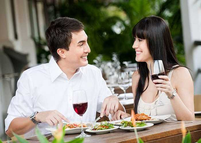 Thói quen uống rượu khi ăn cơm: một số người có thói quen cứ đến bữa cơm phải có một ly rượu nhỏ, một lon bia... thì ăn cơm mới ngon miệng, đó cũng là nghiện nhưng ở mức độ nhẹ. Tốt nhất là không nên uống liên tục, thường xuyên vì rượu là chất độc. 