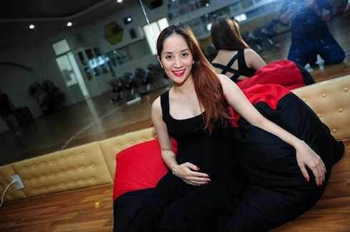 Khánh Thi đang mang thai bé trai ở tháng thứ 6.
