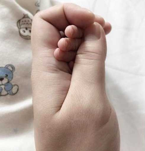 Hình ảnh duy nhất về con trai đầu lòng được Thu Thủy chia sẻ trên trang cá nhân.