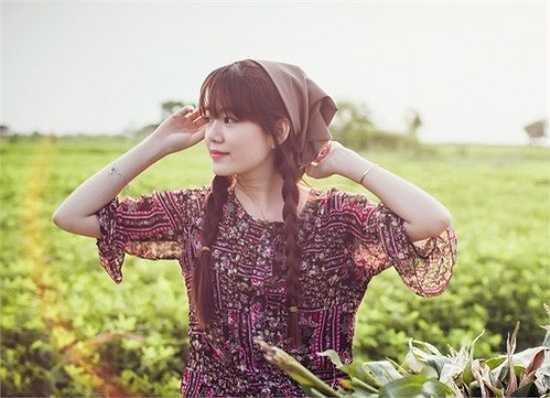 Nhân vật chính trong bộ ảnh này là Trần Thị Thanh Phương ( SN 1991, Đà Nẵng), chuyên viên của trường Đại học Duy Tân. 