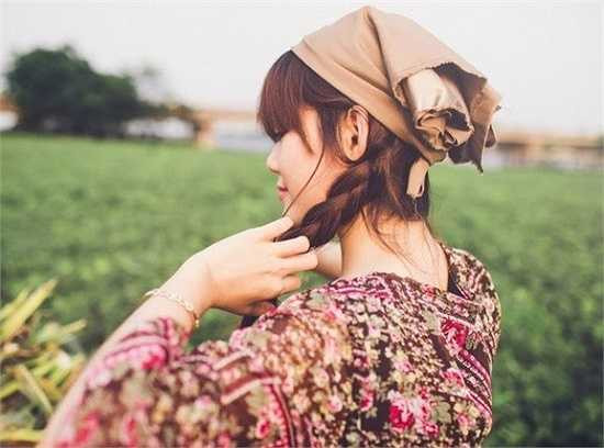 Hóa thân thành một thiếu nữ thôn quê trong bộ ảnh mới nhất của mình, Thanh Phương đã khiến người xem cảm nhận vẻ đẹp trong trẻo và sự bình yên của vùng quê.