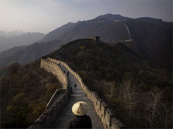 Vạn Lý Trường Thành của Trung Quốc đã tồn tại hơn 2.000 năm nay nhưng trong những năm gần đây đã bị hư hại mất khoảng hai phần ba. Vạn Lý Trường Thành được dự báo có thể sẽ trở thành đống đổ nát bởi sự xói mòn nghiêm trọng trong ít nhất 20 năm nữa.