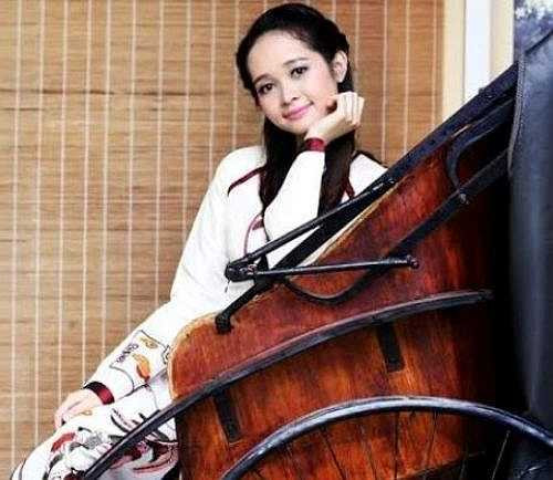 Lê Thị Thúy Hồng - Á khôi 1 Cuộc thi Miss VNU 2015 sinh năm 1992, đến từ thành phố hoa phượng đỏ Hải Phòng. 