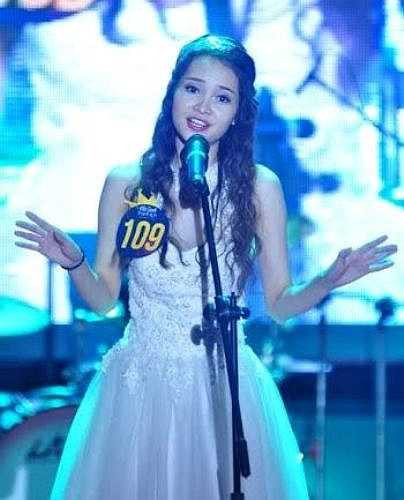 Thúy Hồng hiện là sinh viên Chuyên ngành Kinh doanh Quốc tế - Khoa Quốc tế - ĐH Quốc gia Hà Nội. 