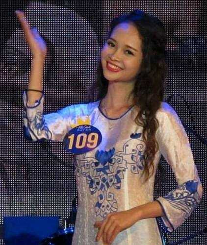 Cô bạn chia sẻ: 'Hiện chương trình học khá nặng bởi tất cả môn học đều học bằng tiếng anh và học tất cả các buổi trong tuần nên không có nhiều thời gian để tham gia các hoạt động bên ngoài nhưng mình cũng sẽ cố gắng sắp xếp thời gian để được tham gia nhiều họat động hơn'.