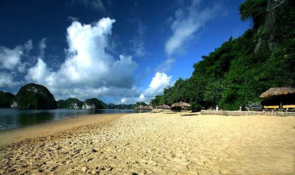 Dân Thủ đô chọn bãi biển nào tránh nóng cho dịp 30/4, 1/5?