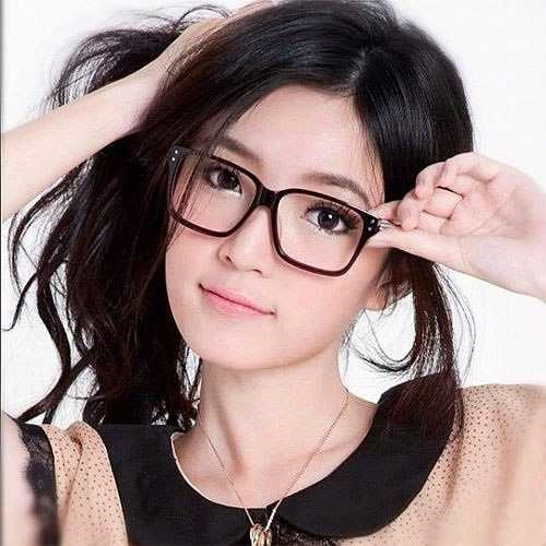 Không chỉ làm mẫu quảng cáo, Pam Pam hiện còn đảm nhận vai trò MC trên các kênh truyền hình của Thái. Pam Pam có niềm đam mê đặc biệt với thời trang.