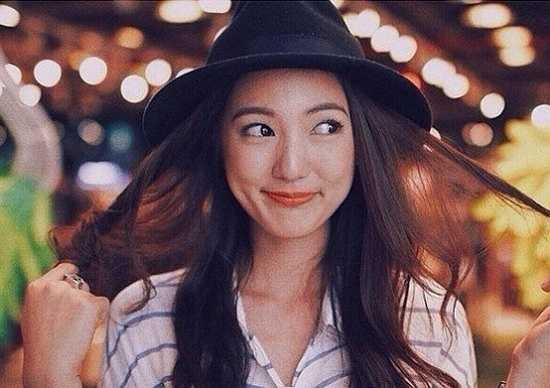  Bua còn được nhiều fan Thái đặt cho nickname 'Nữ thần có nụ cười tỏa nắng'.