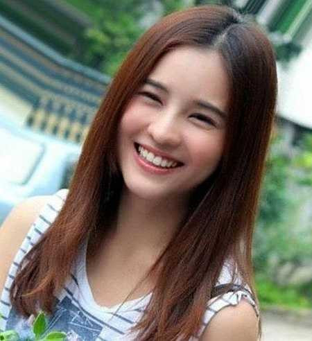 Aom Sucharat Manaying được mệnh danh là Song Hye Kyo của xứ sở Chùa Vàng từ sau bộ phim 'Trái tim mùa thu' phiên bản Thái Lan.
