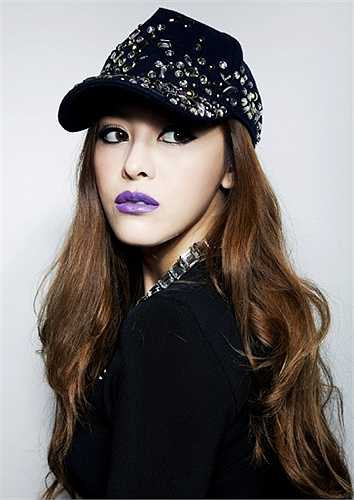 Cô gái trẻ tài năng cũng đã hoàn thành chương trình Thạc sĩ Quản lý toàn cầu tại London Regents.