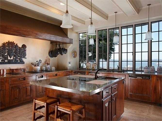 Và đây là nhà bếp với nội thất sang trọng