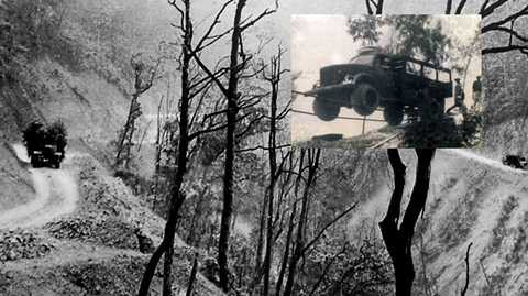 Người Việt lái xe trên dây vượt dãy Trường Sơn