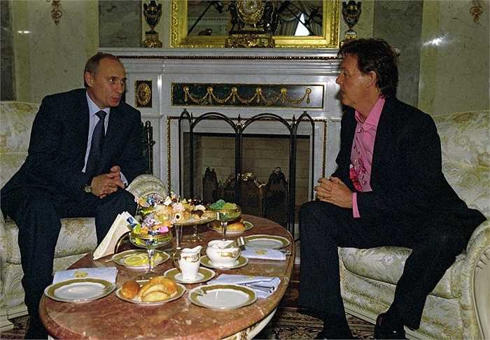 Nhà lãnh đạo Nga tiếp đón cựu thành viên nhóm nhạc The Beatles Paul McCartney ở điện Kremlin ngày 26/5/2003