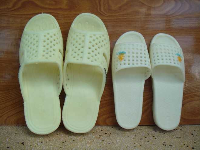 Dép tổ ong: Niềm tự hào một thời của học sinh miền Bắc giờ ra sao?