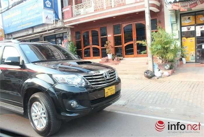 Biển số đẹp thế này không phải là hiếm gặp trên đường phố Vientiane (Lào)