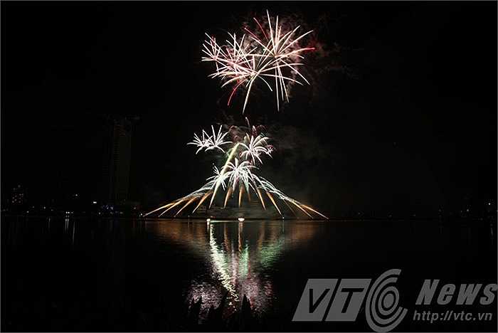Một Việt Nam 'con rồng cháu tiên'