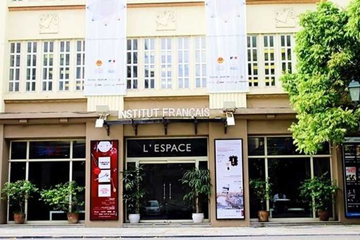 Triển lãm ảnh 'Phóng viên chiến trường' diễn ra từ 14/4 – 10/5/2015 tại trung tâm L’Espace Tràng Tiền Hà Nội với những hình ảnh, góc nhìn kể thêm những của câu chuyện về chiến tranh Việt Nam. 