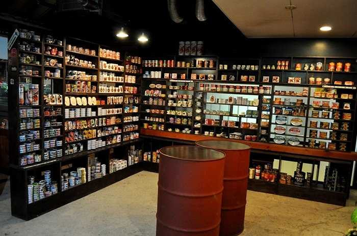 10. Mr. Kanso. Đây là tên một nhà hàng ở Nhật Bản chủ yếu phục vụ thực khách những món đồ ăn đóng hộp thơm ngon. Nghe có vẻ phi lý nhưng nhà hàng này được người dân khá ưa chuộng