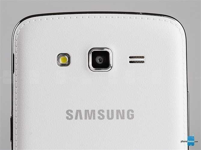Samsung Galaxy Grand 2: Sau thành công của Note 3, Grand 2 là chiếc smartphone thứ hai của Samsung được trang bị vỏ giả da nhìn khá 'sang chảnh'.