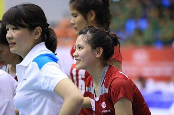 Trong số các nữ VĐV xinh đẹp của đội bóng Thông tin LienVietPostBank, Âu Hồng Nhung là người được hâm mộ nhất