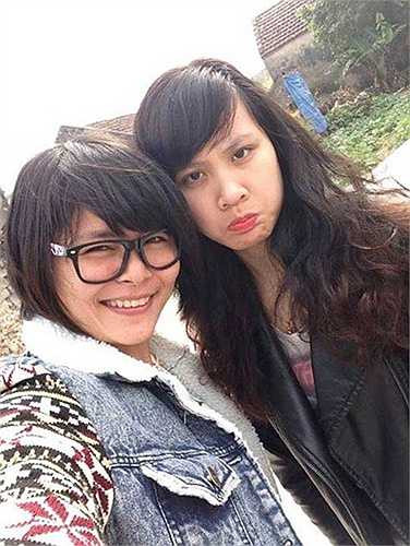 Những pha tấn công trên lưới của nữ chủ công xinh đẹp này luôn đa dạng, biến ảo, khuất phục được những hàng chắn cao to đầy sức mạnh. Ngoài chơi chủ công, một điều đặc biệt là khi cần, Âu Hồng Nhung còn có thể lùi về chơi libero (Nguồn: Khám phá)