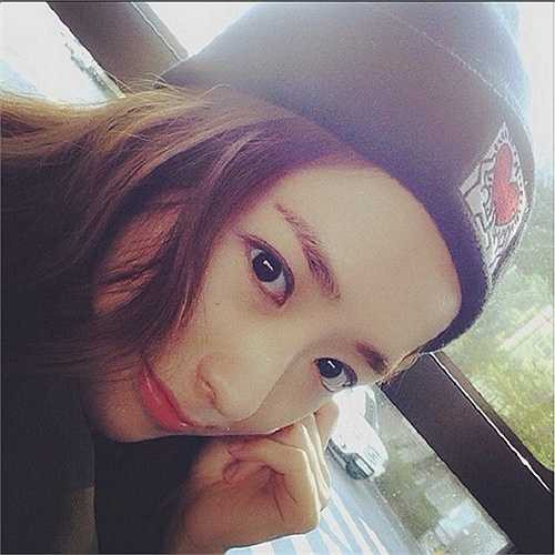 Kang Hyun Kyung - huấn luyện viên thể hình người Hàn Quốc - nổi tiếng với gương mặt xinh đẹp và vòng hai săn chắc.