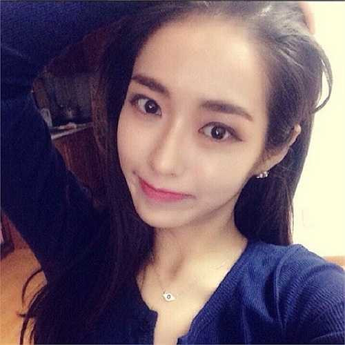 Cô gái Hàn Quốc được khen ngợi nhờ có gương mặt xinh như diễn viên, ca sĩ.