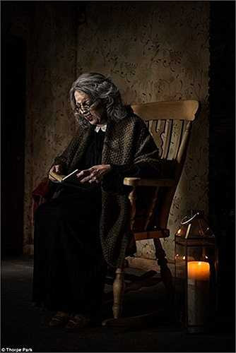 Điều đáng sợ là công viên sẽ bị khóa của lại và du khách không có cơ hội chạy thoát ra ngoài. Trong đêm tối, họ sẽ trải qua những cảm giác rùng rợn giống như những bộ phim kinh dị của Hollywood: Bị truy sát bởi những kẻ ăn thịt người. Ngoài ra, du khách còn bị lạc vào những mê cung kinh dị và muốn sống sót, họ phải tìm được tấm ảnh có hình của chính mình.