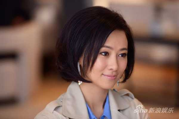 Tuổi đời vẫn U50 nhưng Ông Hồng đã phải đảm nhận vai mẹ.