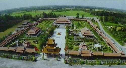 Bí ẩn đại gia bỏ 300 tỷ xây 'cố đô Huế' giữa Tây Nam bộ