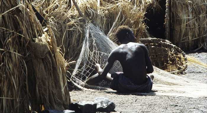 Họ không thích di chuyển đến nơi có đất đai màu mỡ để trồng trọt, chăn nuôi, mà chỉ thích sống ở vùng đất khô cằn nơi cửa biển này để đánh bắt cá.