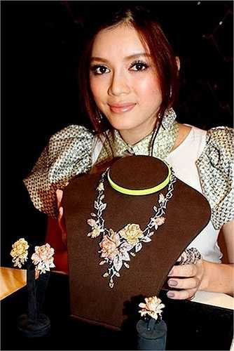 Bộ kim cương có tên 'Vườn hồng' gây choáng với giá trị 10,5 tỷ.