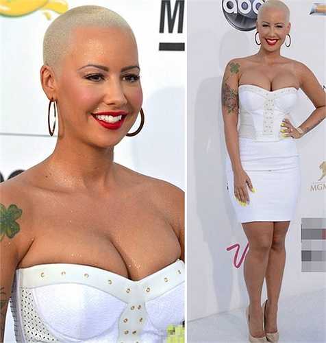 Lẽ ra, siêu mẫu Amber Rose nên điều tiết việc khoe vòng một và chọn những chiếc váy hở tinh tế hơn.