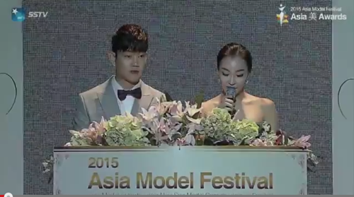 Hai MC chương trình khác với hôm trao giải chính thức