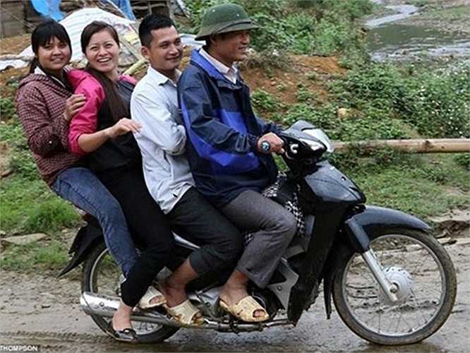 Thậm chí, họ có thể thoải mái lưu thông mà không cần tới việc đội mũ bảo hiểm