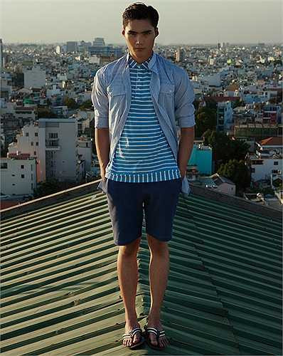 Vẫn là những chiếc quần sooc, áo sơ mi hay áo phông, nhưng cách kết hợp các hoạ tiết, màu sắc sẽ khiến cho các chàng trai không còn sự nhàm chán