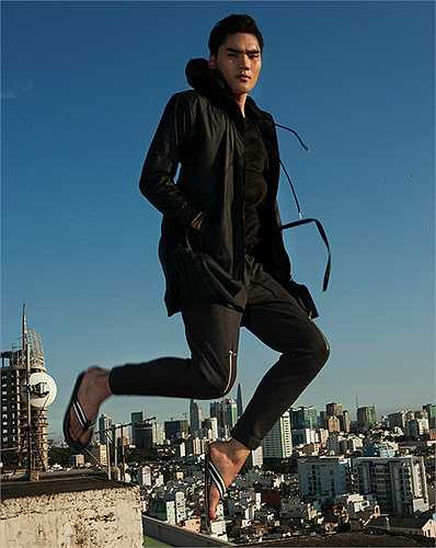 Các mẫu thiết kế phần lớn là màu đen, trắng và các gam màu lạnh nhưng không hề mờ nhạt