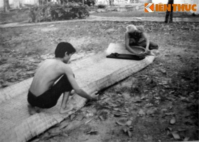 Giấu vũ khí trong cà tăng. Hình ảnh chụp lại tại di tích hầm vũ khí bí mật ở 287/70 đường Nguyễn Đình Chiểu, TP HCM. 