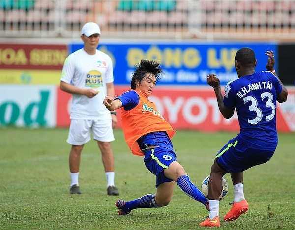 Tuấn Anh đối đầu Franklin